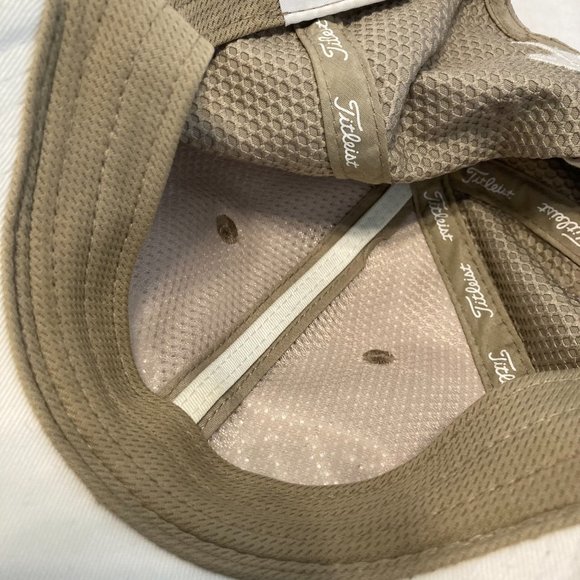 Titleist Golf Beige Khaki Baseball Cap Adjustable Strap Hat Great Condition - Picture 9 of 10